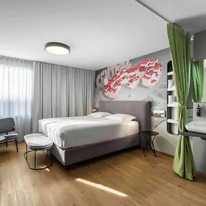 Отель Ibis Styles Centre ***