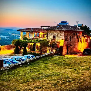 Kris , Berat Albania