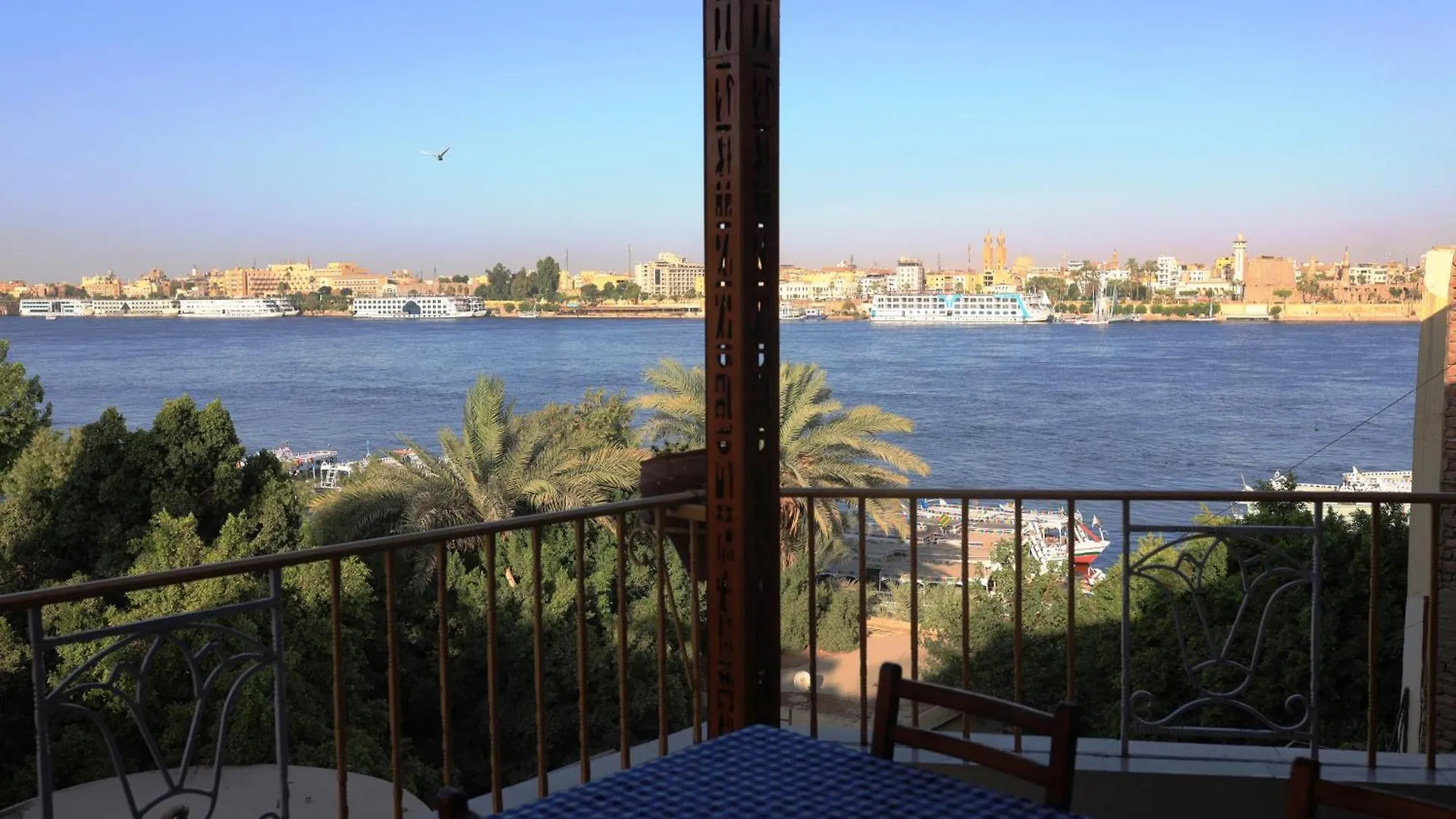 Spring Hotel Luxor